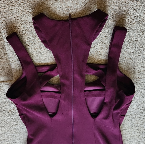 Beautiful Burgundy Front Slit Dress. SIZE: 5 COLOR: Burgundy - Picture 6 of 9